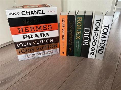 Resultaten voor decoratie boeken chanel dior 